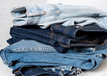 Jeans desfiado fácil de fazer com passos surpreendentes