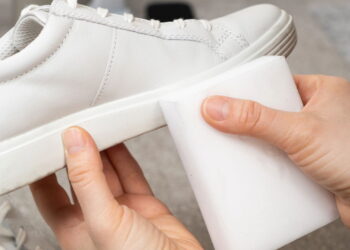 O truque mais eficaz para limpar tênis sem estragar o material segundo especialistas