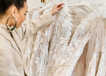 Maior rede de vestidos evita falência e mantém 195 lojas