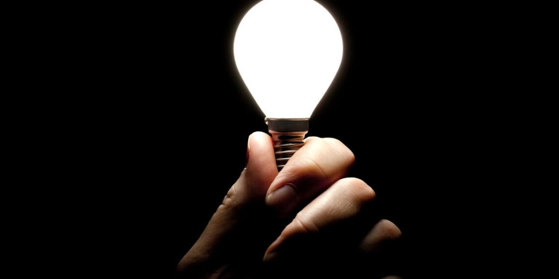 Como criar a luminária de parede mais sustentável e barata
