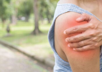 Ombro travado afeta a rotina e tem solução com exercícios certos