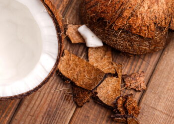 Como usar óleo de coco na pele para hidratar e suavizar cicatrizes em casa