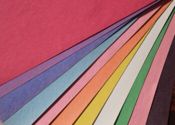 Papelão e papel colorido podem criar a festa mais linda da sua vida