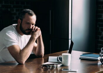 O que significa quando a pessoa tem dificuldade de olhar para os próprios erros segundo a psicologia