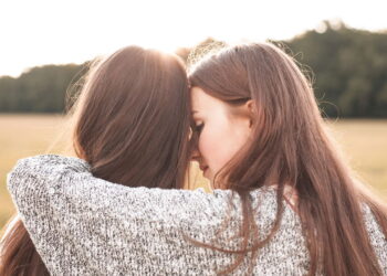 O erro comum que enfraquece relacionamentos, segundo psicologia