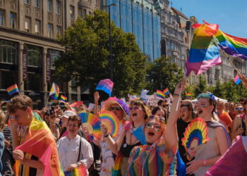 Maquiagem representativa para celebrar o orgulho LGBTQIA+