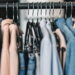 Como tingir roupas em casa e renovar o guarda-roupa com estilo