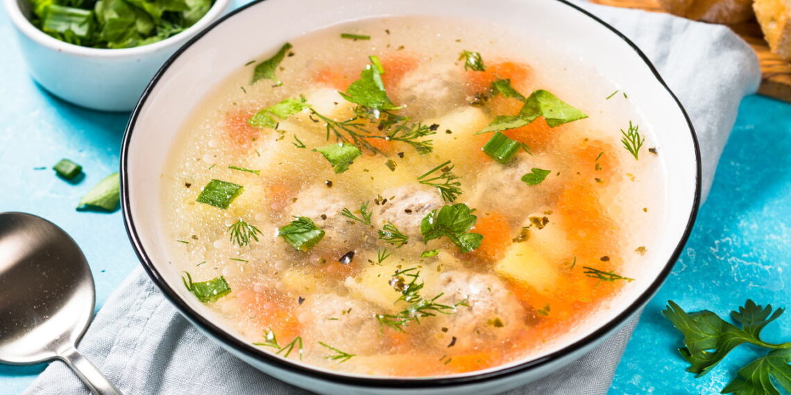 Essa sopa simples pode transformar sua alimentação de forma leve