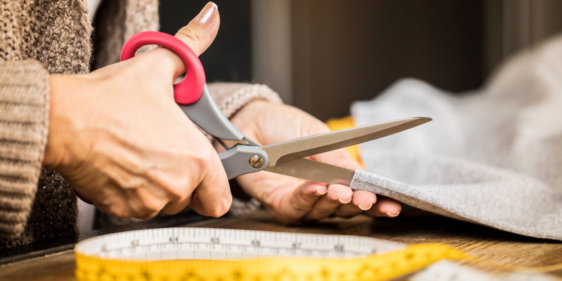 O truque com sobras de tecido que está revolucionando a moda