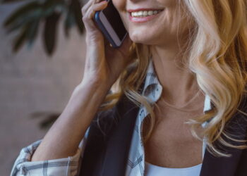 O que você faz quando o celular toca revela algo oculto sobre sua mente
