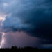 O verdadeiro significado de sonhar com tempestade segundo especialistas