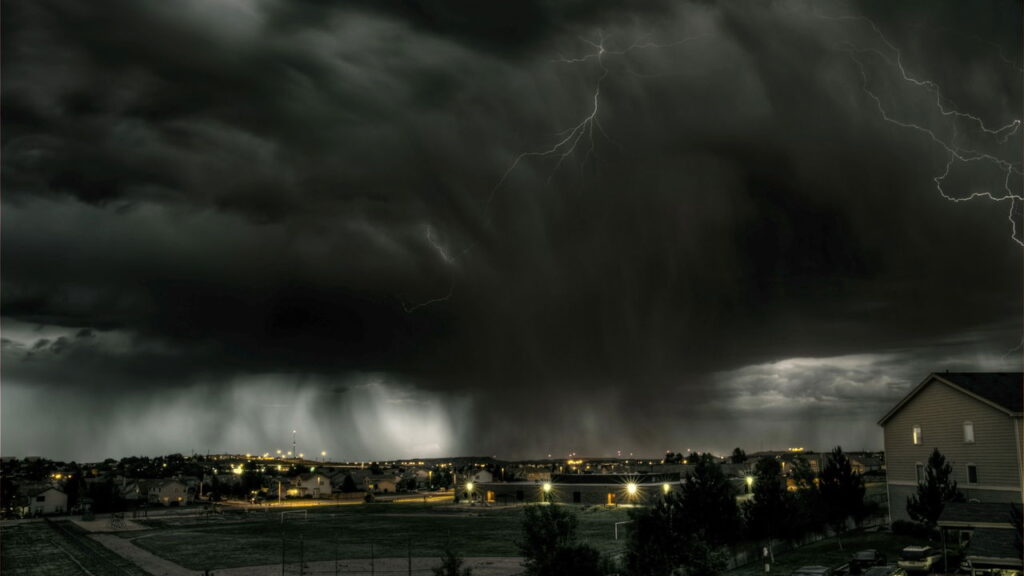 O verdadeiro significado de sonhar com tempestade segundo especialistas