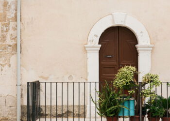 Como decorar a varanda com móveis reaproveitados