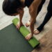 3 posturas de yoga que aliviam a ansiedade em minutos