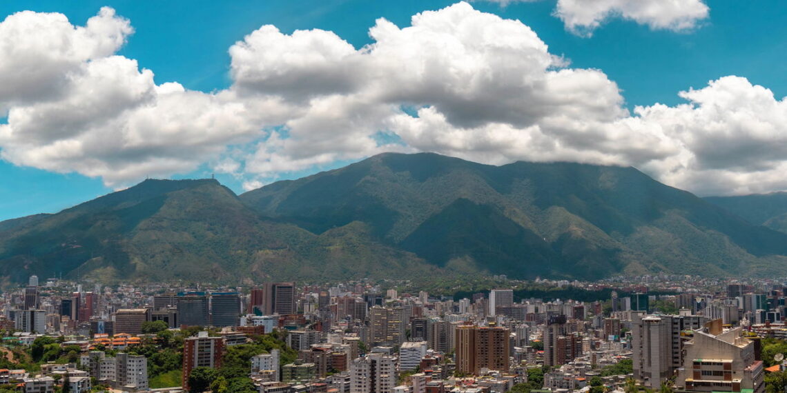 Cidade que não para de pulsar apesar dos desafios encanta turistas na Venezuela