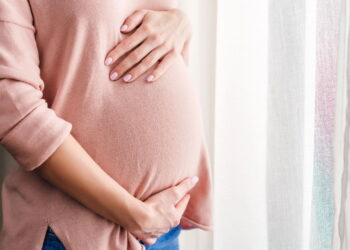 10 benefícios do chá de erva-cidreira que você precisa conhecer