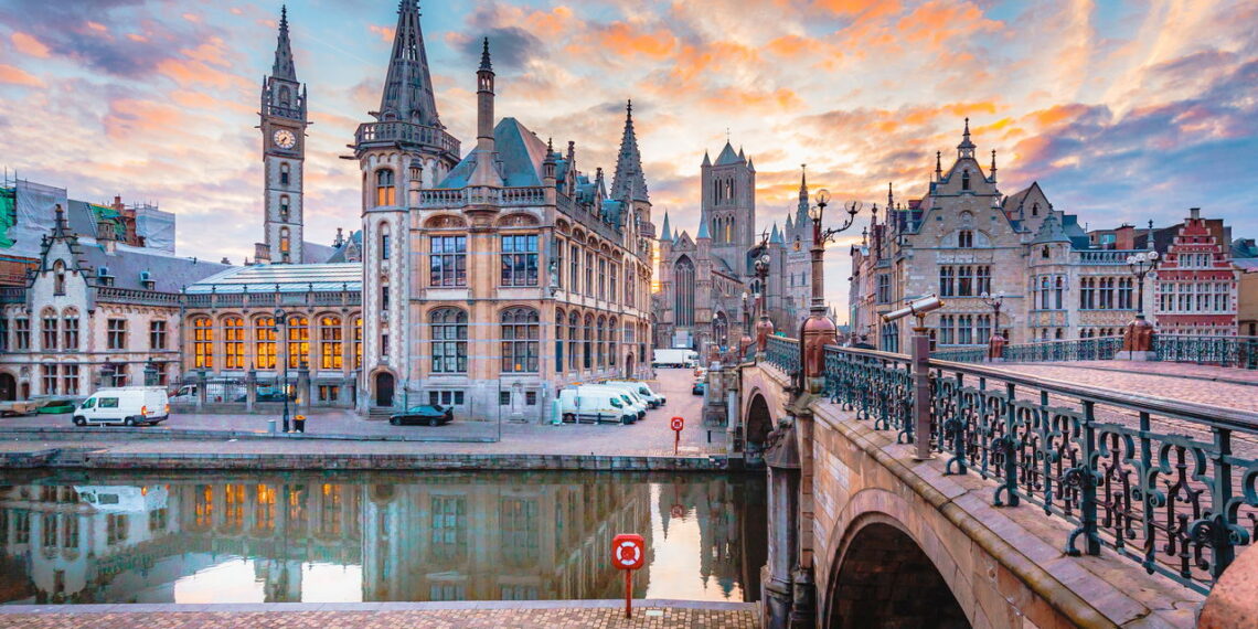 Cidade encantadora em Flandres destaca-se pela arquitetura impressionante!