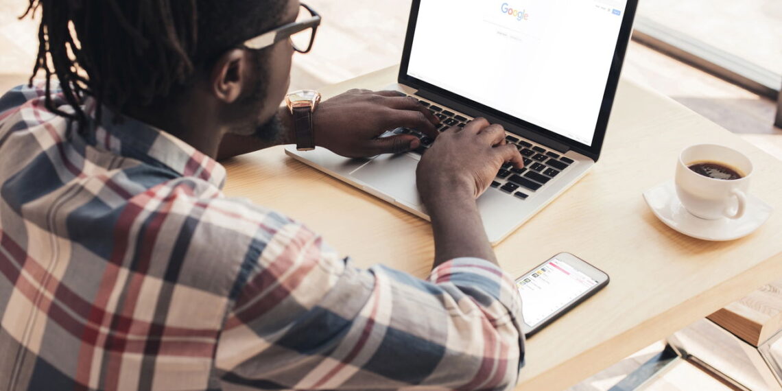 Google vai usar IA para criar réplicas de roupas tornando as compras mais rápidas!