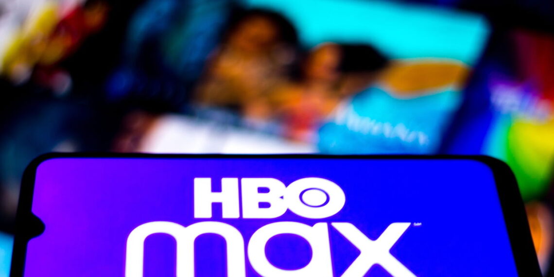 A série que está mexendo com o público da Max e quebrando tabus