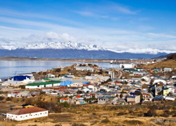 Cidade conhecida por suas paisagens naturais e montanhas impressionantes