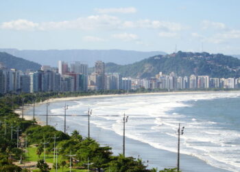 Paraiso a 70km de São Paulo atrai turistas do mundo inteiro