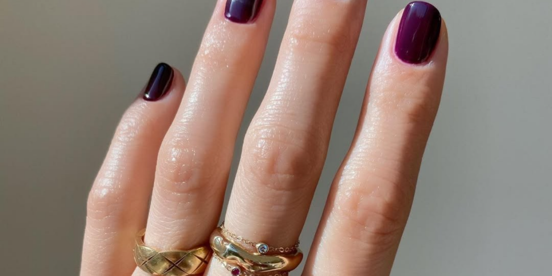O tom de esmalte que virou febre neste inverno e ninguém esperava