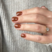 Unhas falam mais que palavras e as de 2025 estão gritando elegância