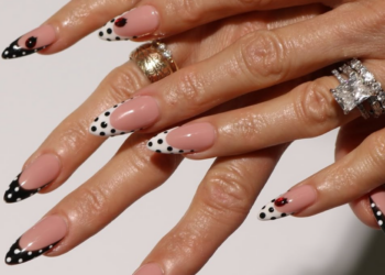 Poá nas unhas é a tendência mais estilosa do inverno 2025
