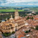Cidade fascina com suas ruas de paralelepípedos e arquitetura do século XVI!