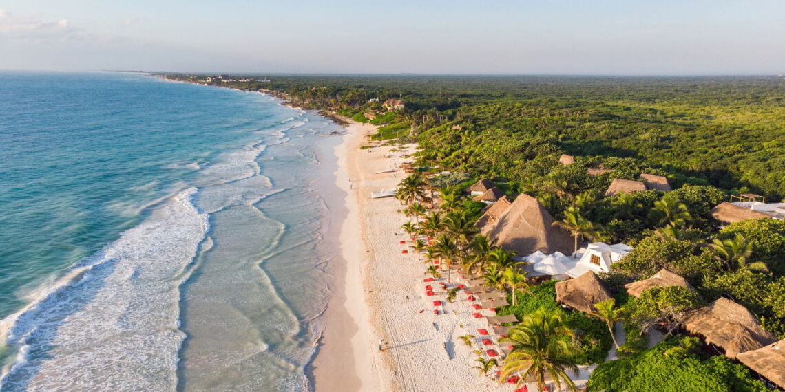 Paraíso turístico muito aclamado pelas praias de areia branca e águas cristalinas