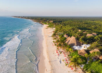 Paraíso turístico muito aclamado pelas praias de areia branca e águas cristalinas