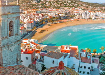 Cidade é uma das mais conhecidas e visitadas por suas praias perfeitas e clima ameno