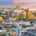 Essa cidade é reconhecida internacionalmente por sua atmosfera portuária