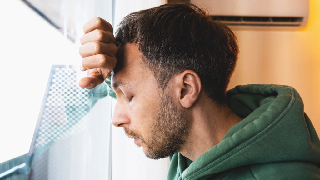 Os sinais de falta de amor na infância que refletem na vida adulta segundo a psicologia