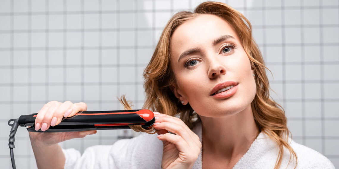 3 penteados com chapinha que deixam qualquer cabelo mais bonito