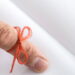 Pulseira de sete nós no pulso esquerdo tem um significado poderoso