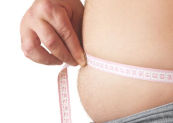 Os quatro exercícios mais eficazes para perder barriga em casa segundo a IA