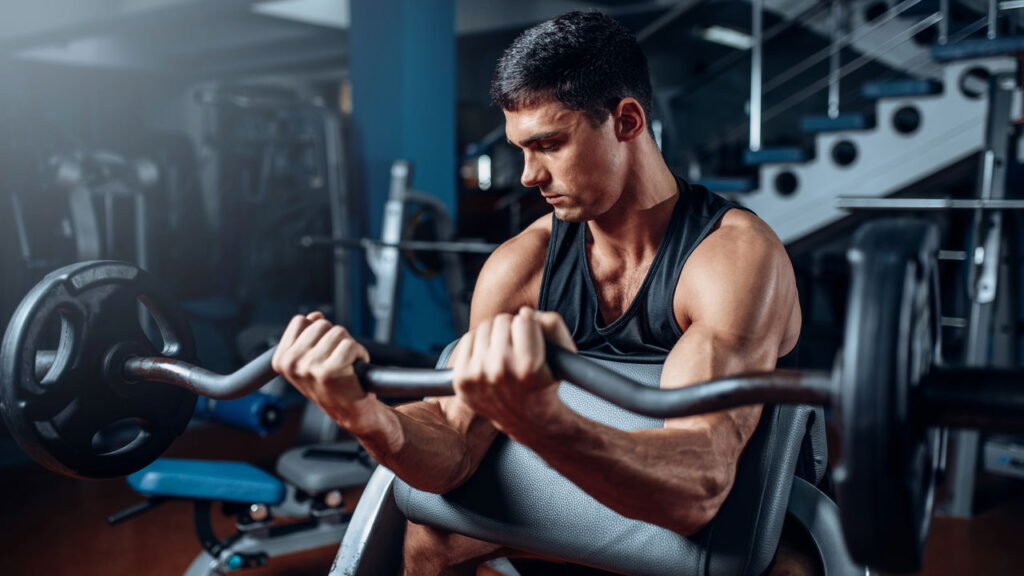 O exercício que muda tudo no treino de bíceps e poucos conhecem