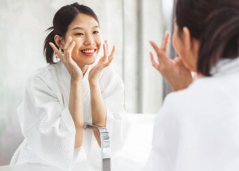 Rotina de skincare coreano pode ser o segredo para uma pele mais jovem e firme