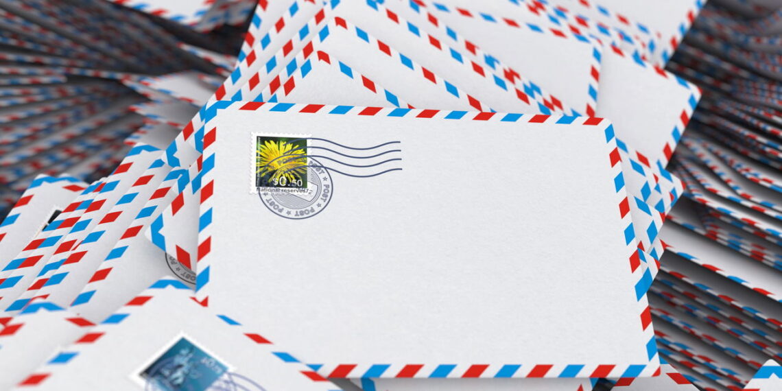 Um cartão postal entregue com 121 anos de atraso levou esse homem à sua família há muito tempo perdida