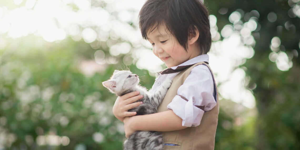 Por que tantas famílias estão adotando pets mesmo com filhos pequenos?