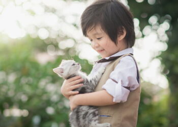 Por que tantas famílias estão adotando pets mesmo com filhos pequenos?