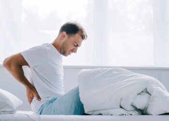 3 exercícios mais eficazes para aliviar dor nas costas em casa