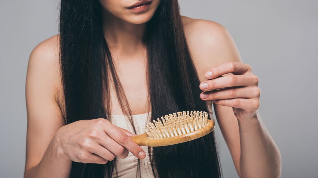 Tratamentos que ajudam mulheres a recuperar a autoestima e o cabelo