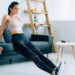 Os 5 melhores exercícios de pernas que você pode fazer com o sofá