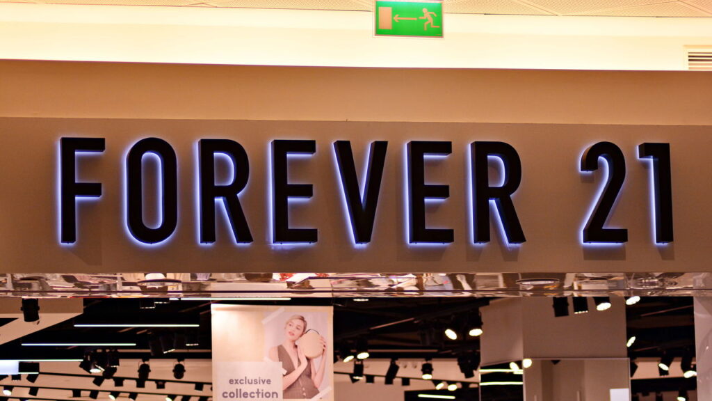 Gigante da moda entra em falência mesmo sendo uma das mais populares