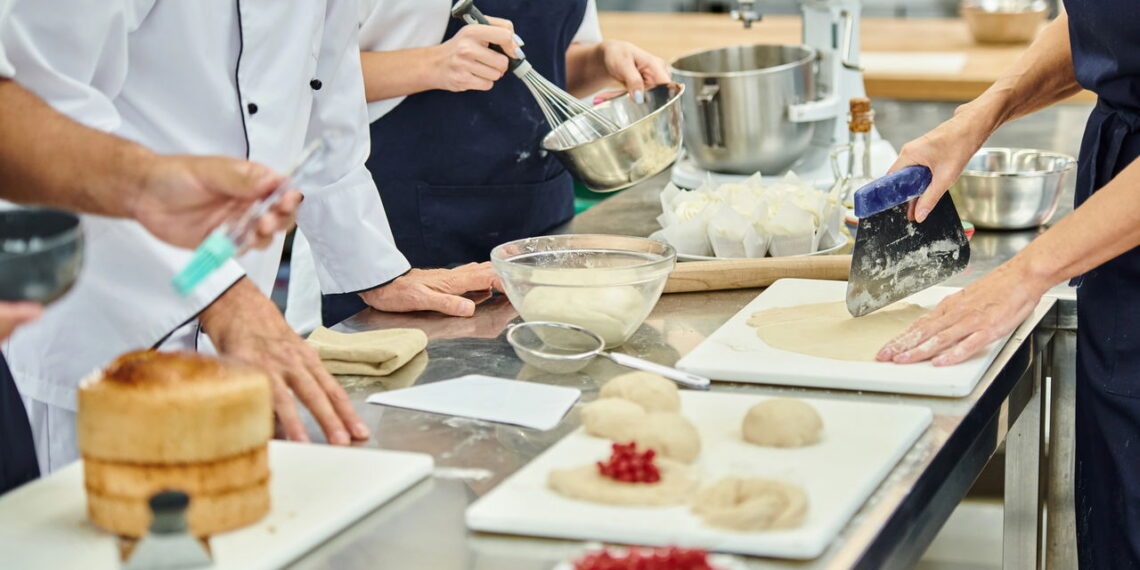 Esses destinos gastronômicos brasileiros são perfeitos para quem ama comer bem