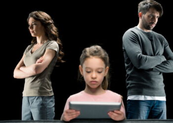 O que os traumas de infância revelam sobre seus relacionamentos segundo a psicologia