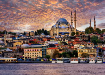A cidade mais impressionante do mundo entre dois continentes