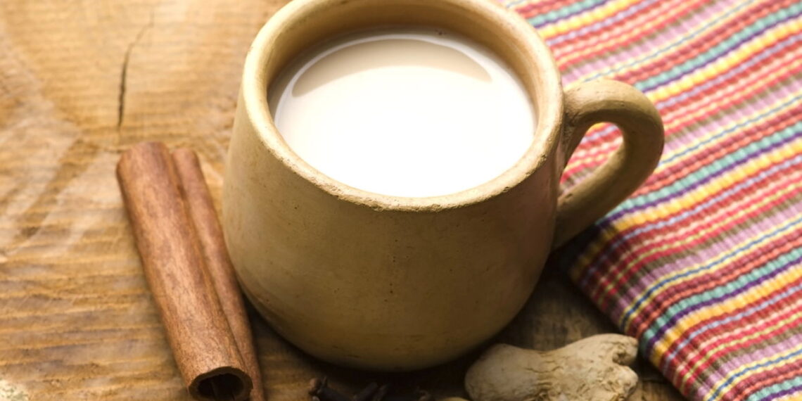 Leite com canela pode ser o alívio natural que você precisava no inverno